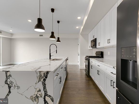 3rd image of 1868 Frankford Ave #302