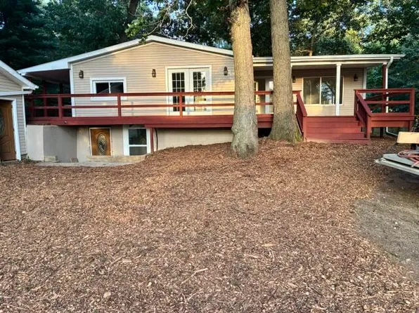 1211 N Blossom Lake Dr, Colon, MI 49040