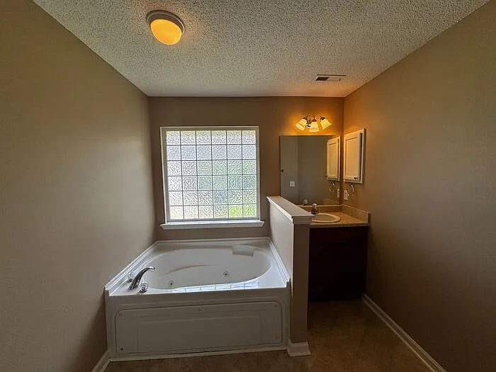 7010 Thornwood Ln SE — Photo 31