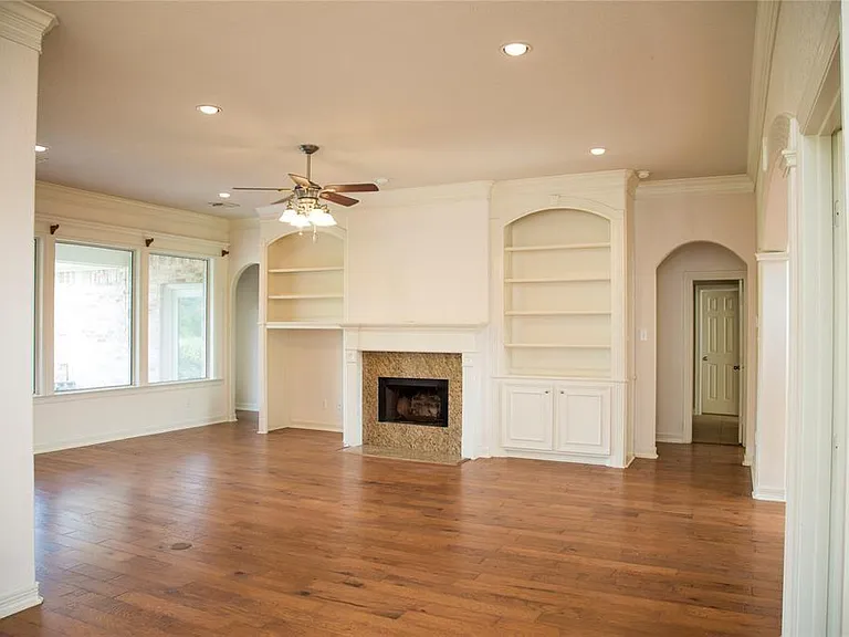 2032 Cork St — Photo 2
