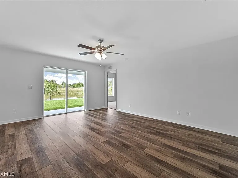 1385 Bush St W — Photo 4