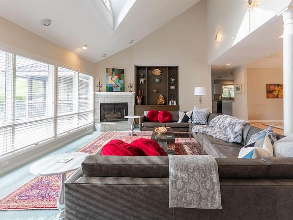 5th image of 28 Farringdon Dr