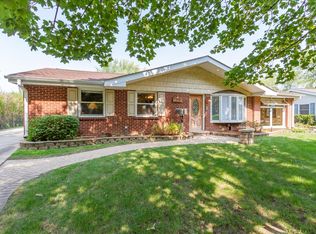 1328 Sharon Ln, Schaumburg, IL 60193
