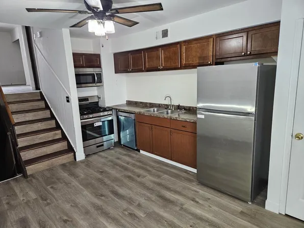 8827 North 95th STREET #B, Milwaukee, WI 53224