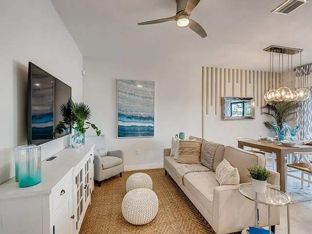 3 bed, 3.0 bath, 1466 sqft, $2,700 — Photo 2