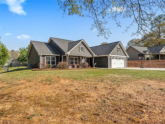 2nd image of 210 Oxmoor Dr