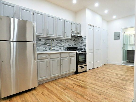 4th image of 224 E 85th St APT 4A