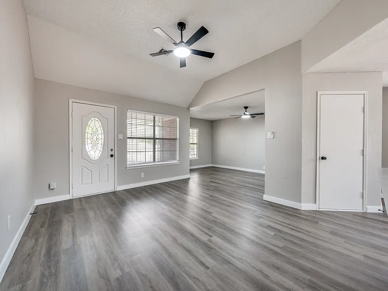 2238 Arroyo Ave — Photo 5