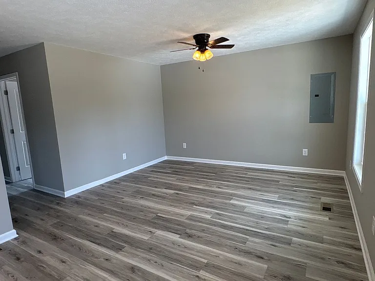 309 W Coffee St — Photo 4