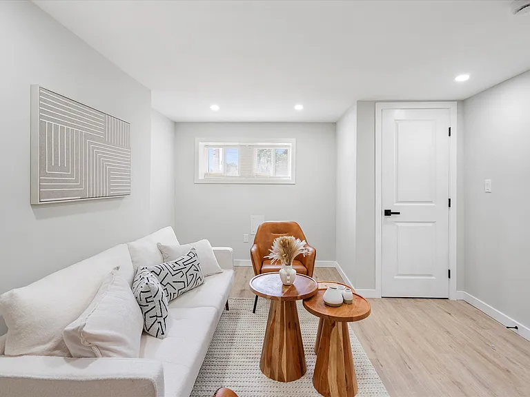 1500 E Lanvale St — Photo 2