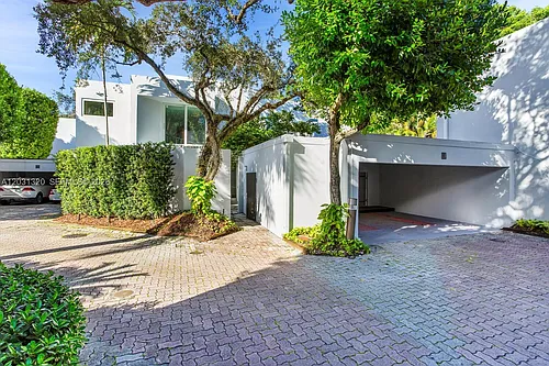 2475 S Bayshore Dr Photo 1