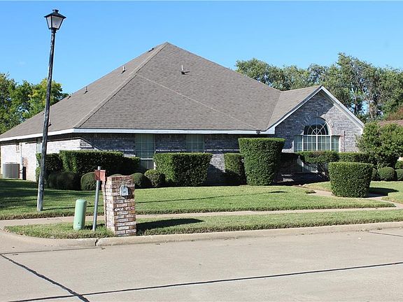 2nd image of 4313 Lakehill Dr