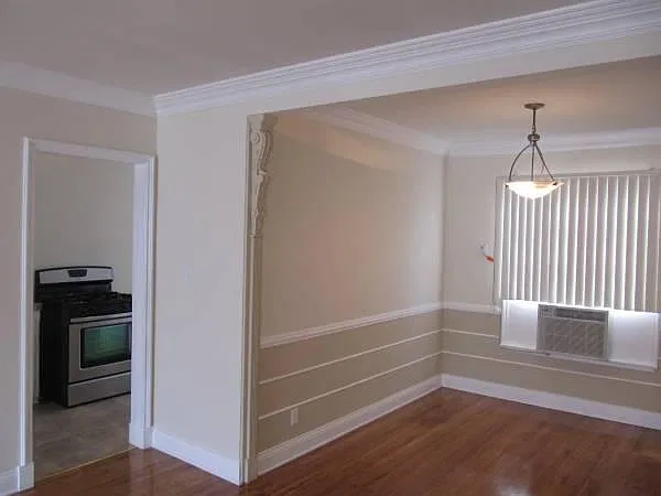 1150 S Fairfax Ave — Photo 2
