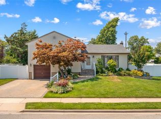 2 York Ave, Bethpage, NY 11714