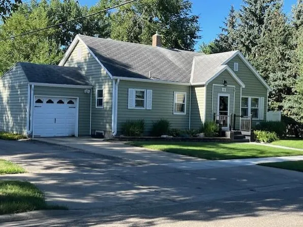 115 14th Ave SW, Aberdeen, SD 57401