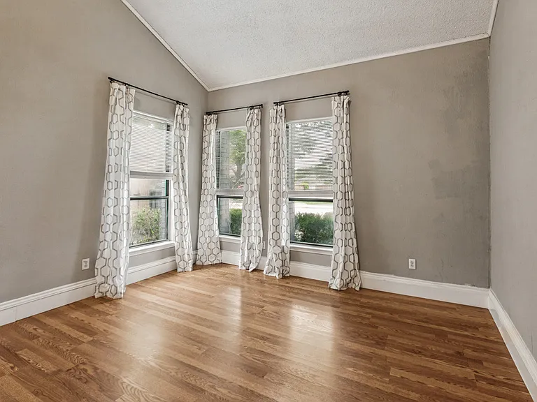 13238 Carthage Ln — Photo 5