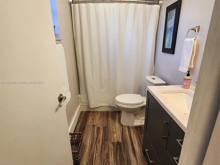 2424 NE 9th St #212 — Photo 20