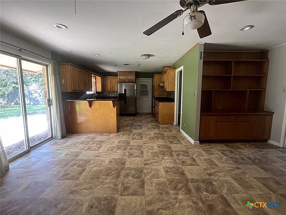 2nd image of 1009 N San Antonio St