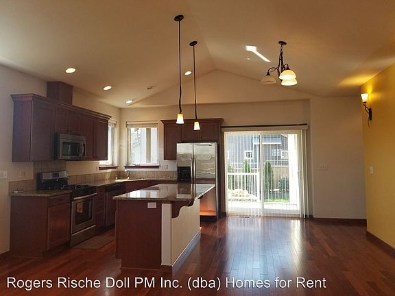 4th image of 2989 SW Berwick Dr