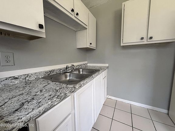 4th image of 1932 MACLEAN Road