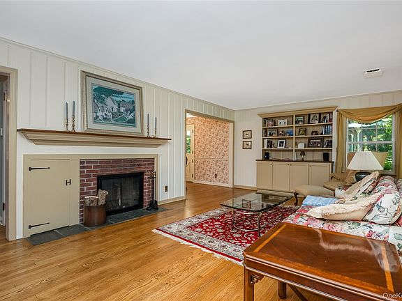 5th image of 8 Arosa Court