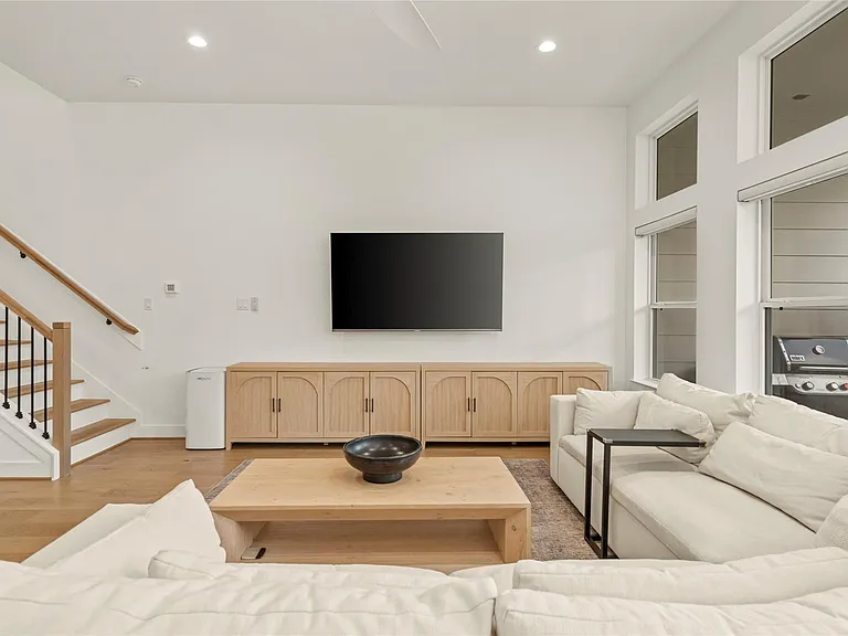 804 Aurora St — Photo 10