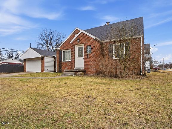 2nd image of 4726 Bowen Rd