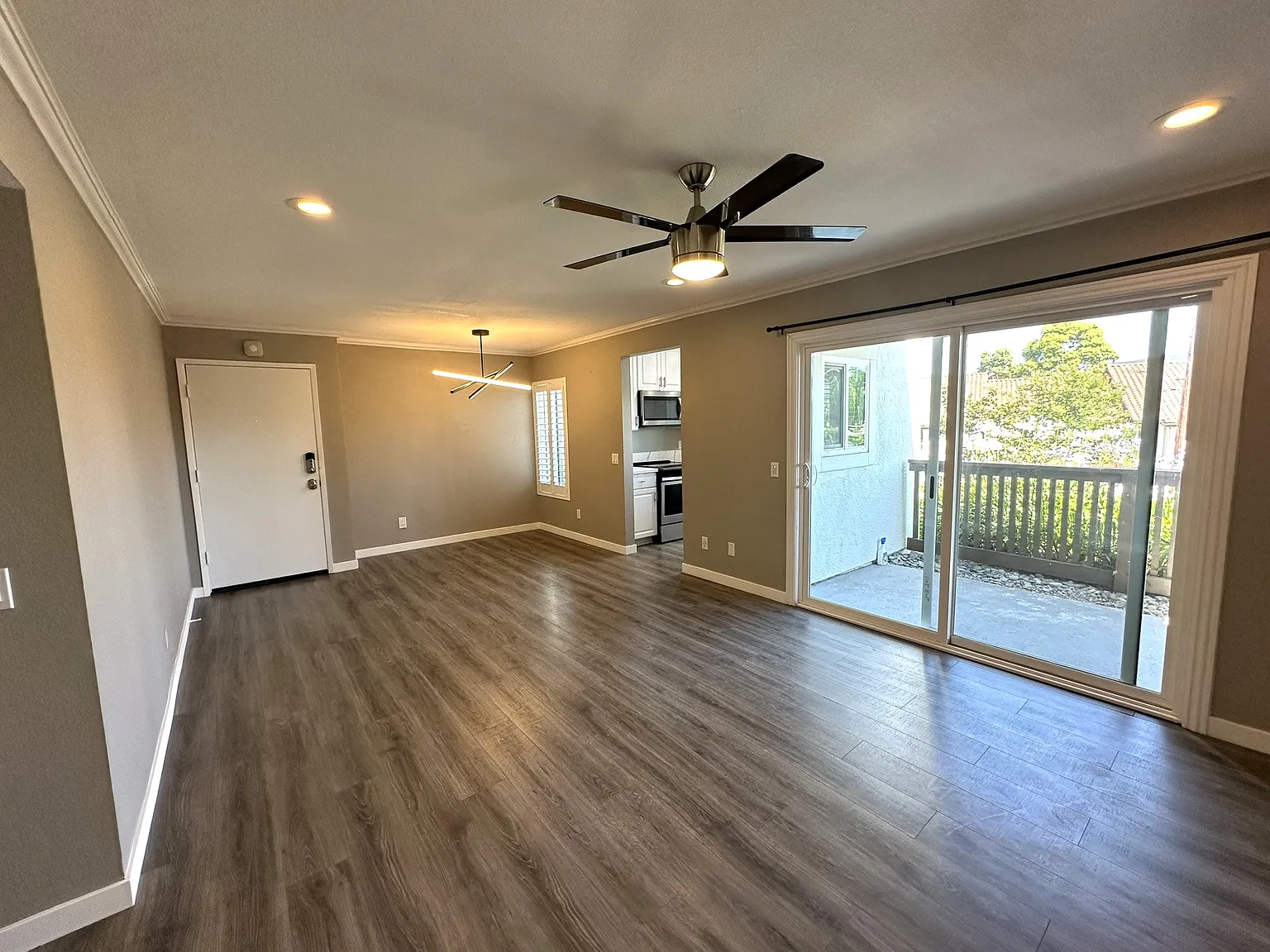 2 bed, 948 sqft, $3,150 — Photo 3