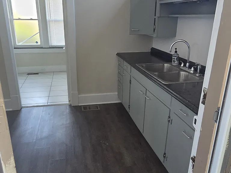 2201 Bashford Manor Ln — Photo 15