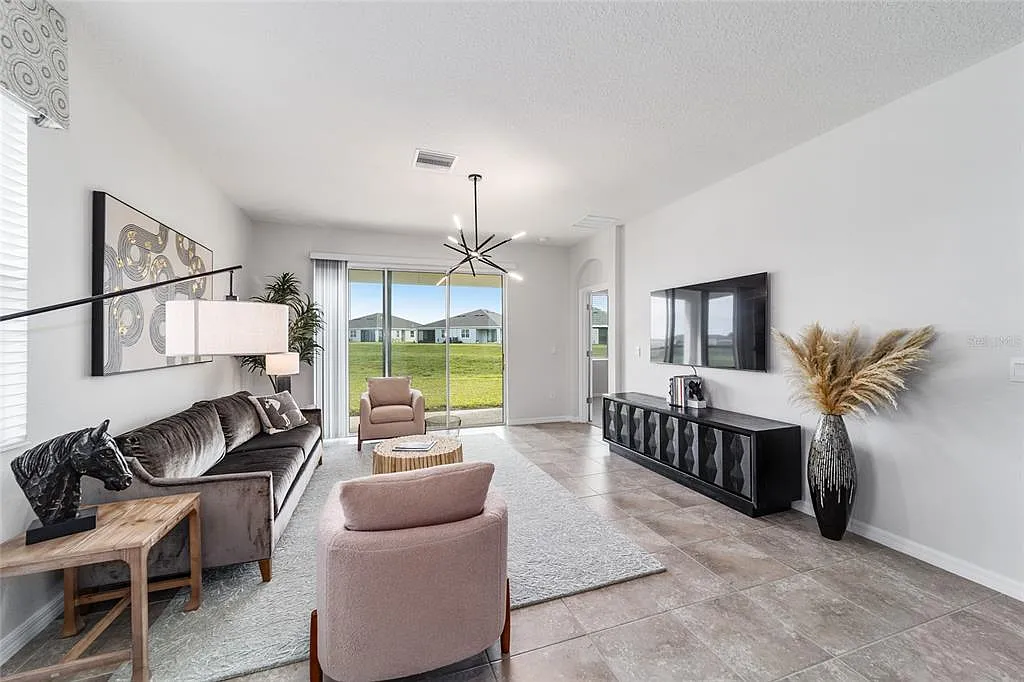 3 bed, 2.0 bath, 1565 sqft, $2,550 — Photo 4
