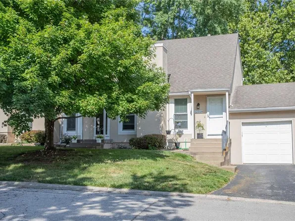 12320 W 107th Ter, Overland Park, KS 66210