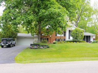 3168 Woodland Rdg, West Bloomfield, MI 48323