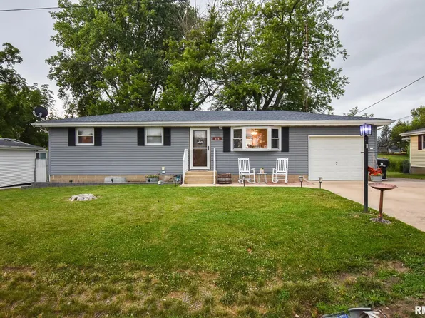 404 Sterling St, Washington, IL 61571