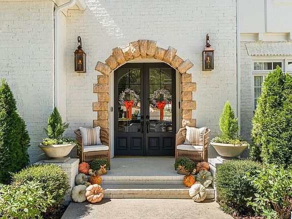 4th image of 2301 Longleaf Way