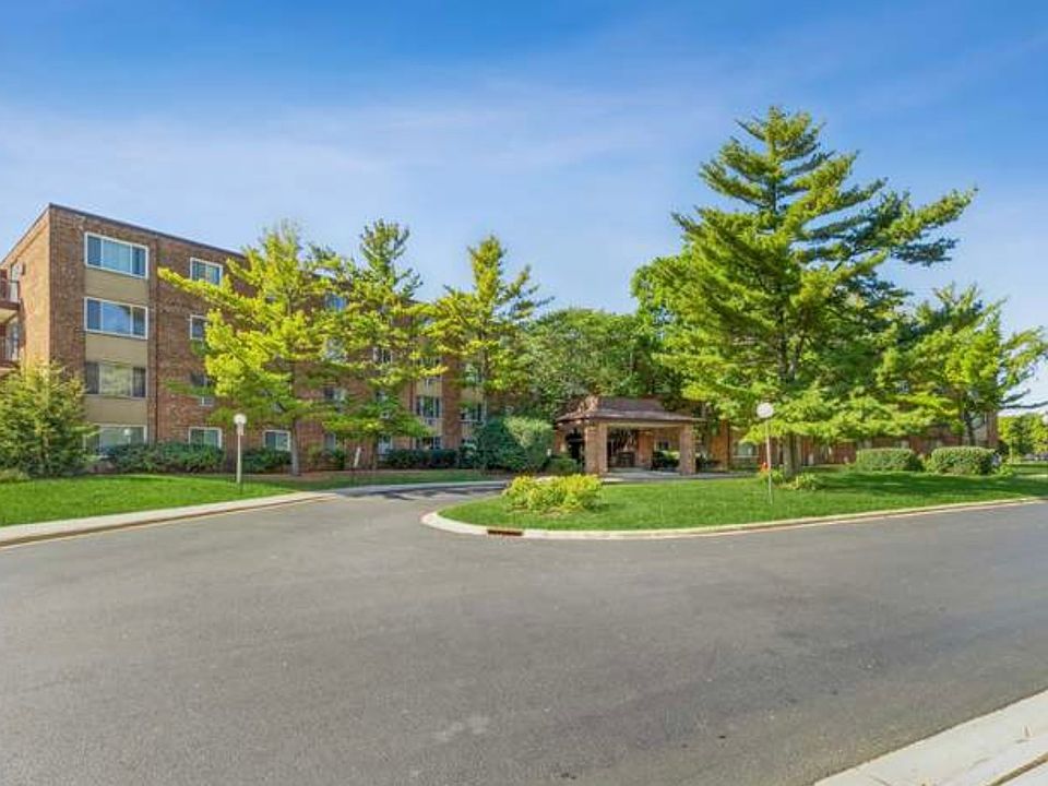 Moon Lake Village Four Story Condominiums Hoffman Estates, IL Zillow