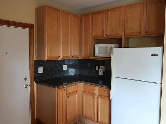 3rd image of 2838 N Francisco Ave APT 3
