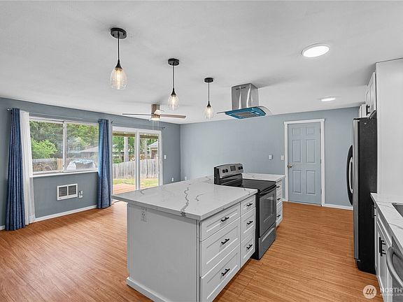 4th image of 21318 125th Street E