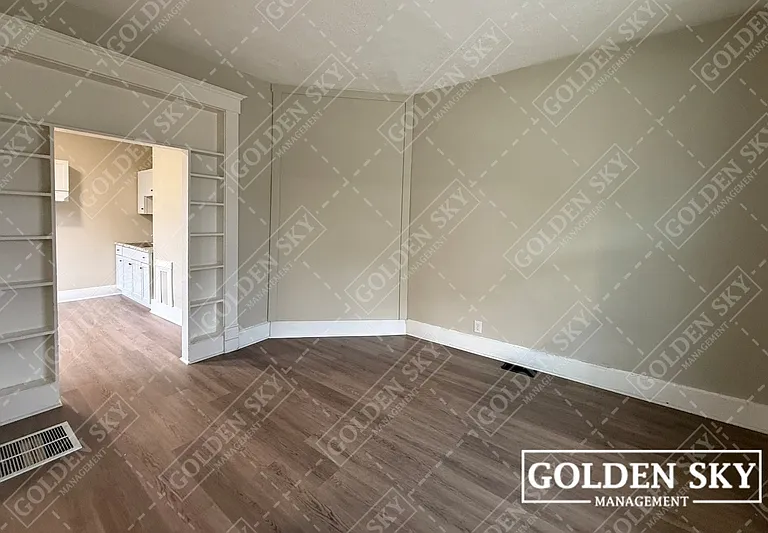 1224 E Main St #1 — Photo 5