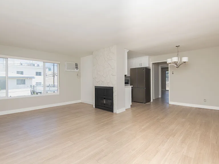 3646 Mentone Ave #9 — Photo 2