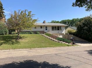 1304 13th Ave NW, Minot, ND 58703