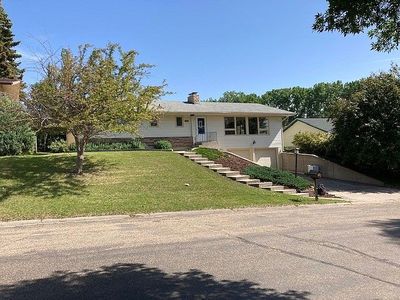 1304 13th Ave NW, Minot, ND, 58703