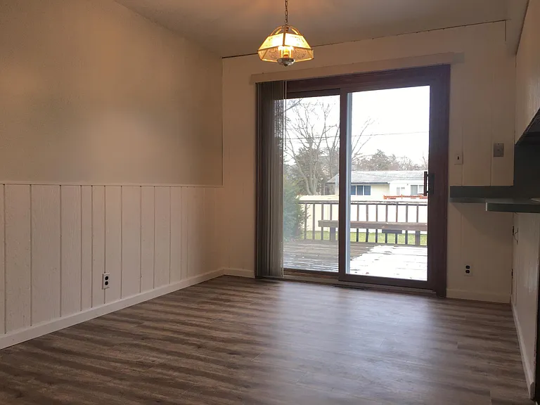 5260 Daniels Dr — Photo 8