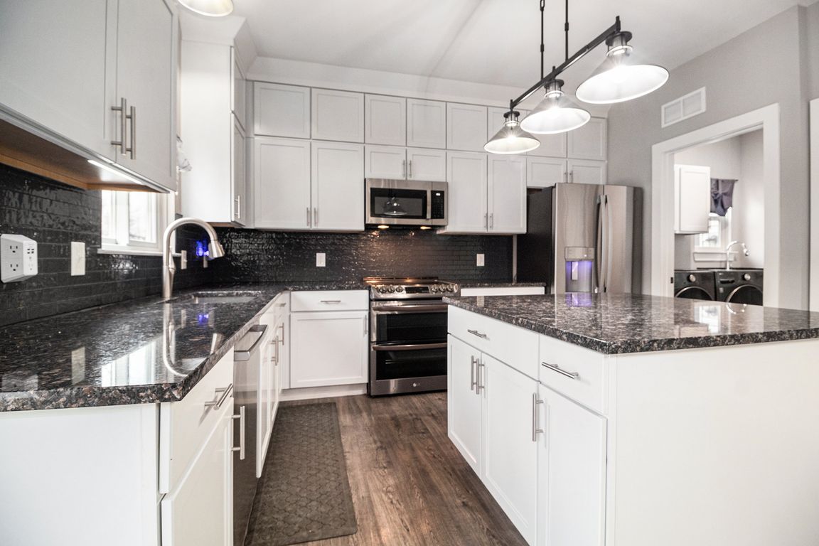 next background image