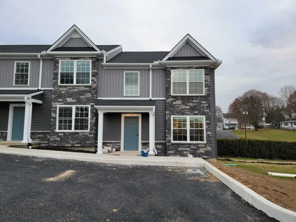 12 Burk Ct, Womelsdorf, PA 19567