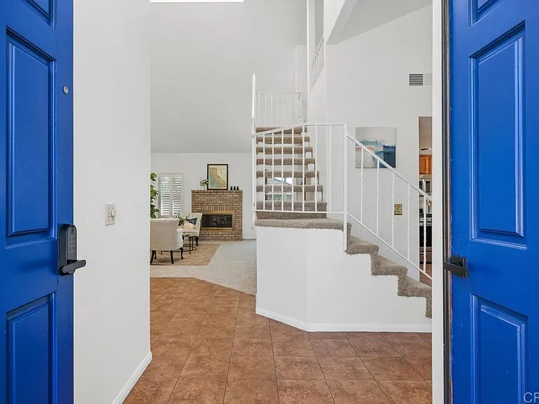 1713 W Country Club Ln W — Photo 3
