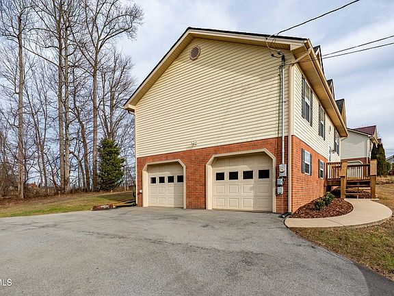 3rd image of 510 Mockingbird Pl