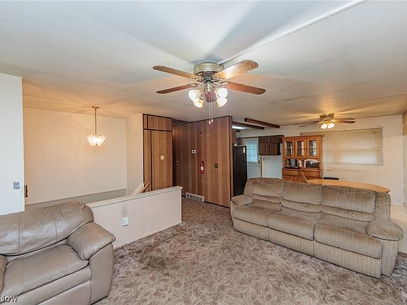 5th image of 388 Washington Cir
