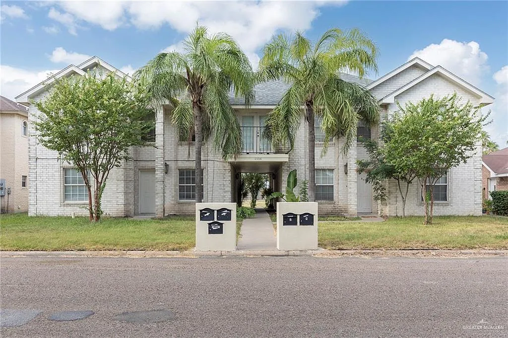 2 bed, 1.5 bath, 1100 sqft, $850 — Photo 1