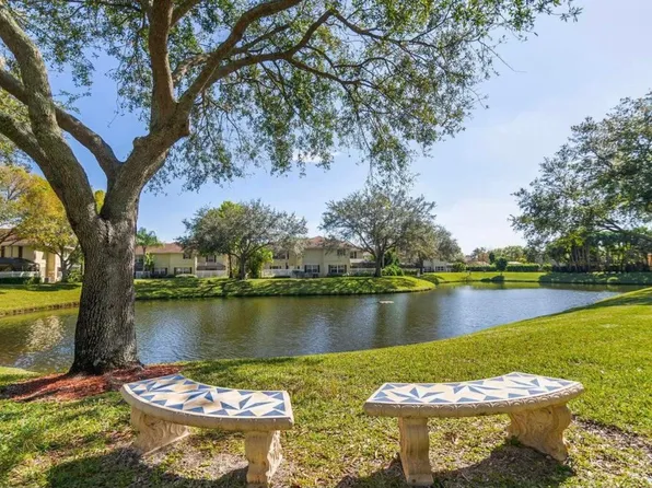40 Essex Court #A, Royal Palm Beach, FL 33411