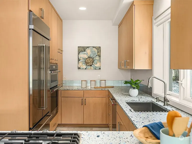 9039 NE Juanita Dr #101 — Photo 9